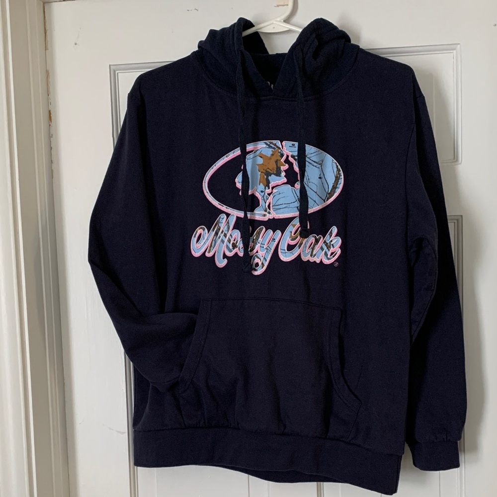 Willow Trails brand pullover hoodie featuring a Mossy Oak themed graphic; Size L